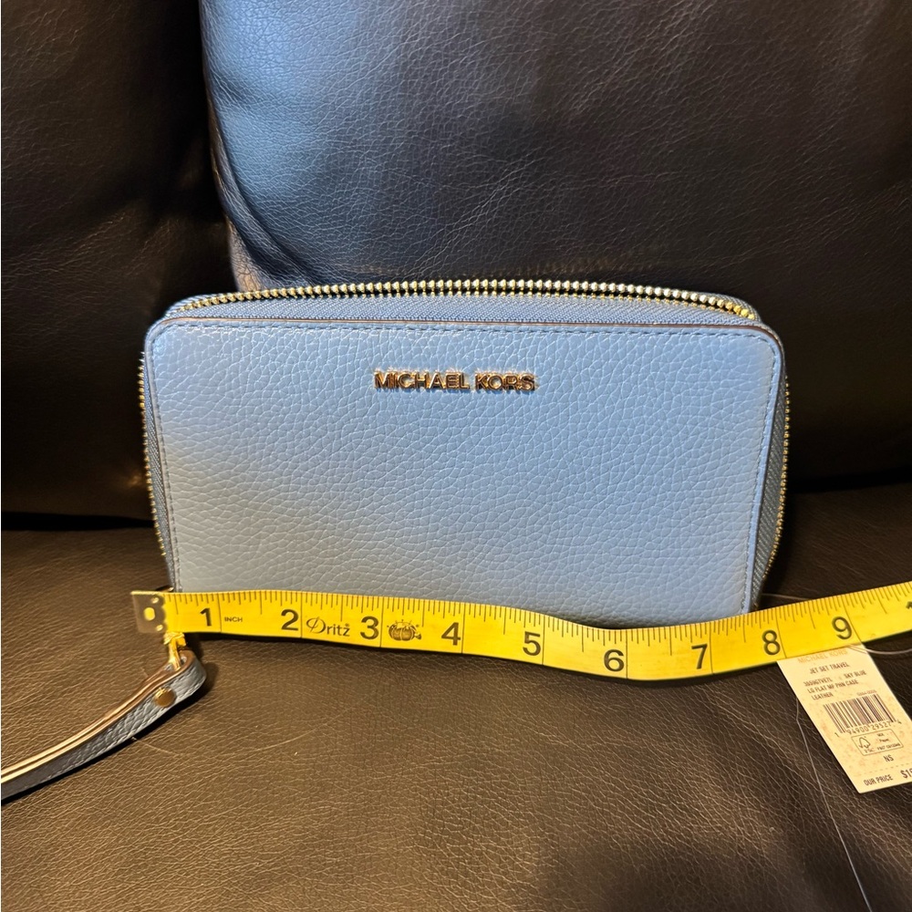 Michael Kors Jet Set Travel Large Flat Leather Phone Case in Sky Blue BNWT